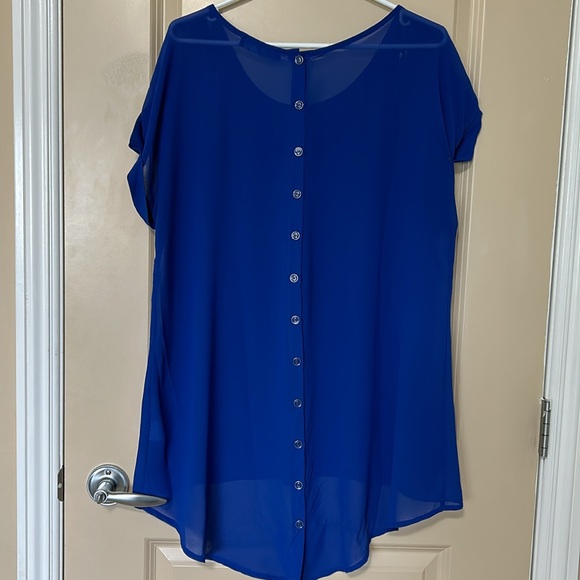 Blue blouse with button detail on back size 1x - Picture 3 of 3